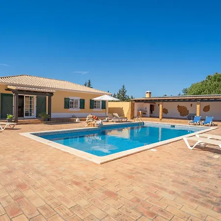 Charming With Pool Garden In Vale Da #2006 דירה *