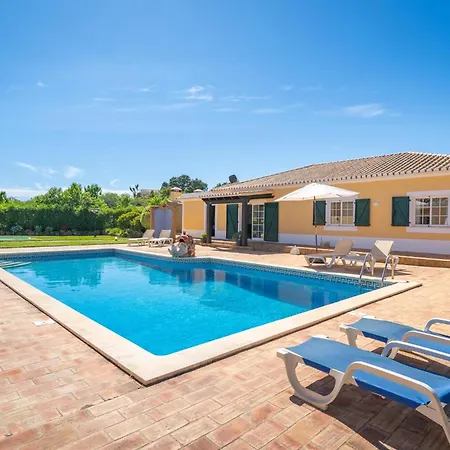 Charming With Pool Garden In Vale Da #2006 דירה