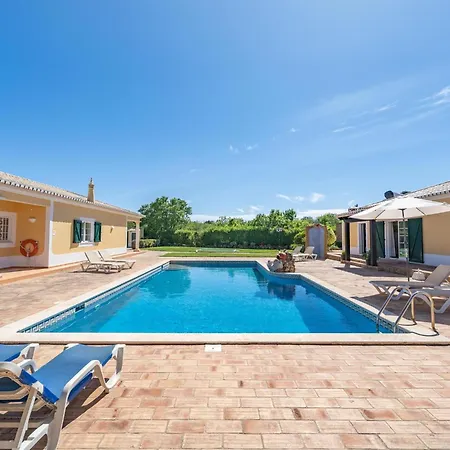 Charming With Pool Garden In Vale Da #2006 דירה